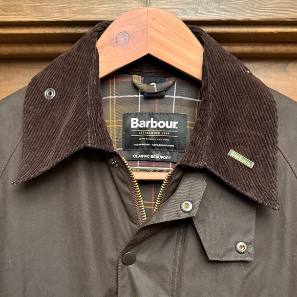 Barbour Classic Beaufort Waxed Jacket - Picture 3 of 14